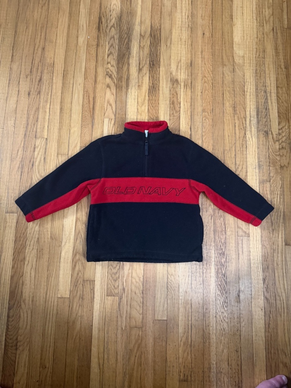 Old Navy Vintage size 4 Black & Red Fleece Pullover